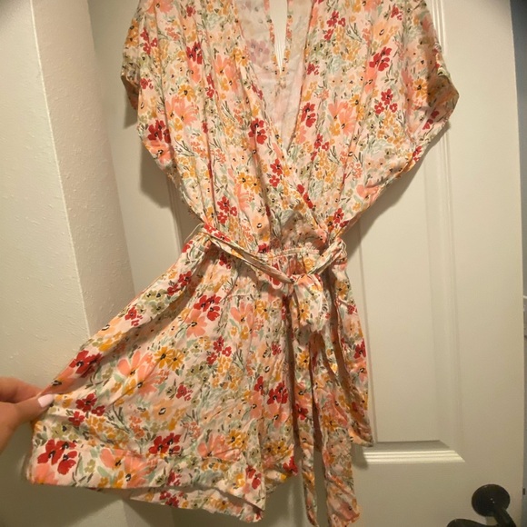 Shore Women’s Willow Shorts Romper Resort Pockets Floral Pockets New size M - Picture 3 of 14